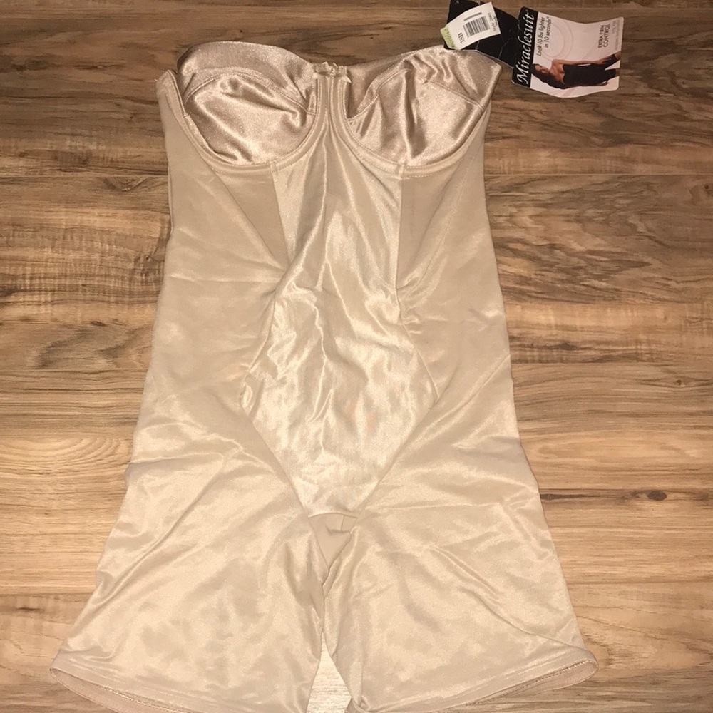 *New* Nude 38B Miraclesuite extra firm wire cups.